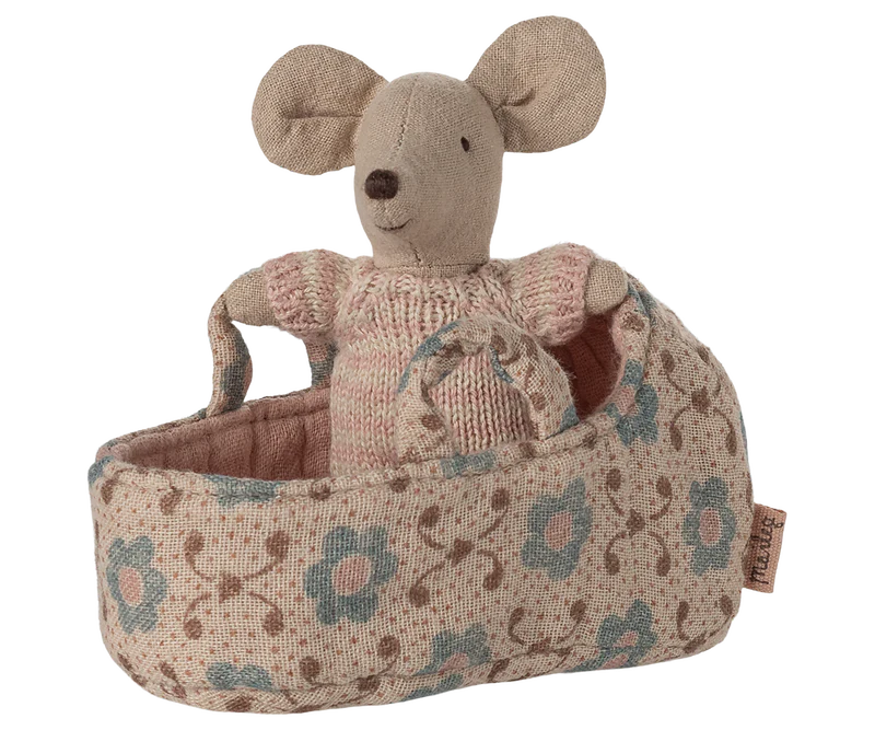 Baby mouse in carry cot - Rose