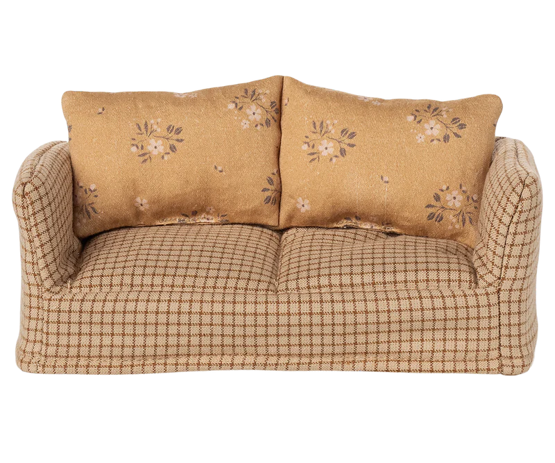 Couch, Mouse - Mable