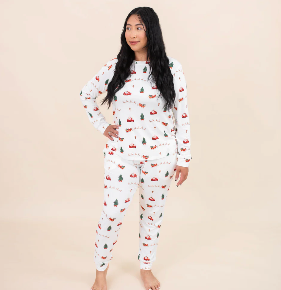 Women's Jogger Pajama Set in Santa Sleigh