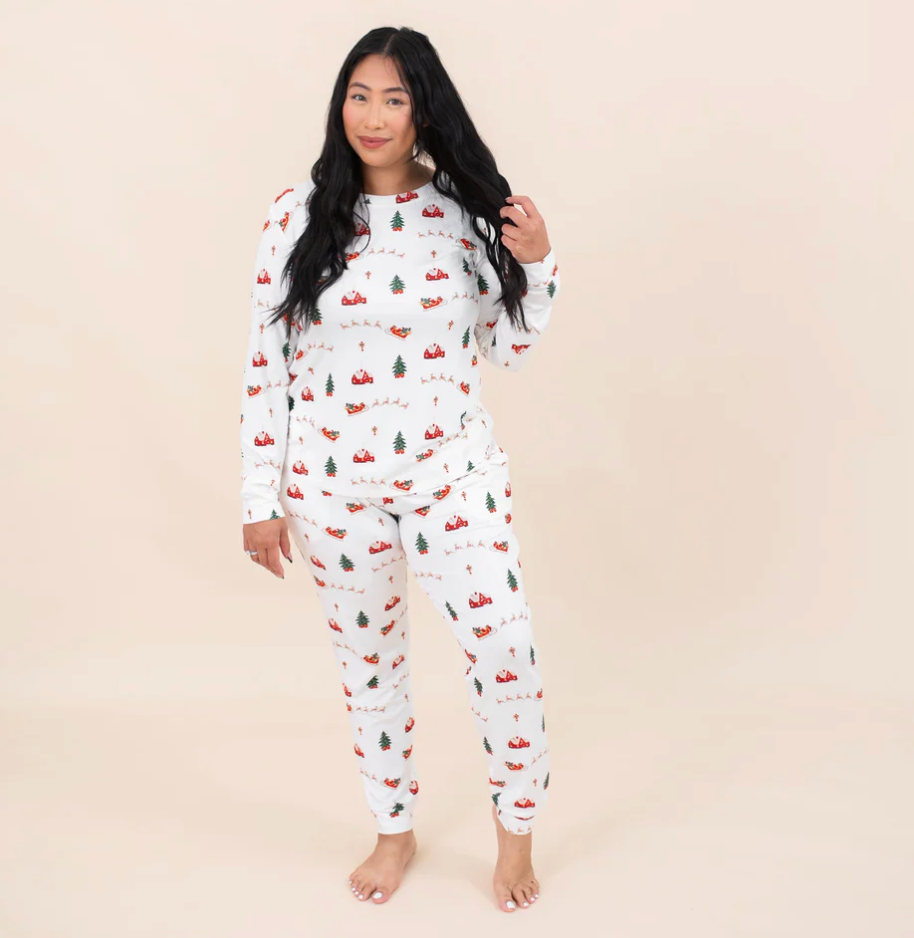 Women's Jogger Pajama Set in Santa Sleigh