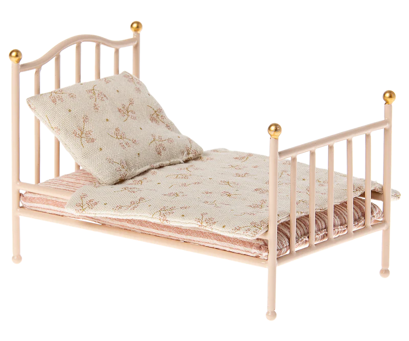 Vintage Bed - Rose