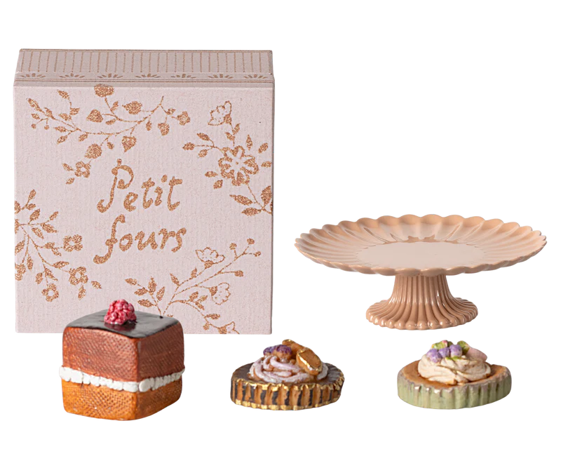 Cakes and cakestand, Mini