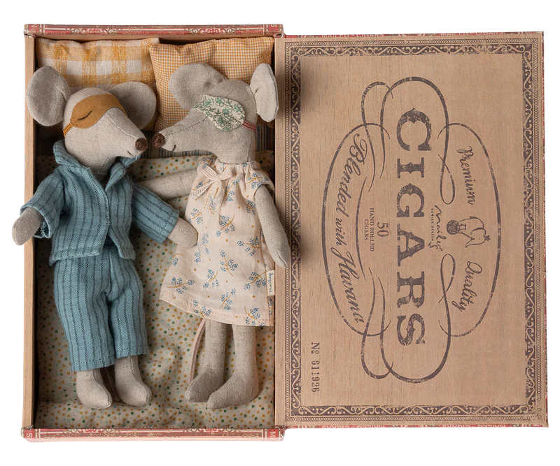 Mum & Dad Mice in Cigar Box