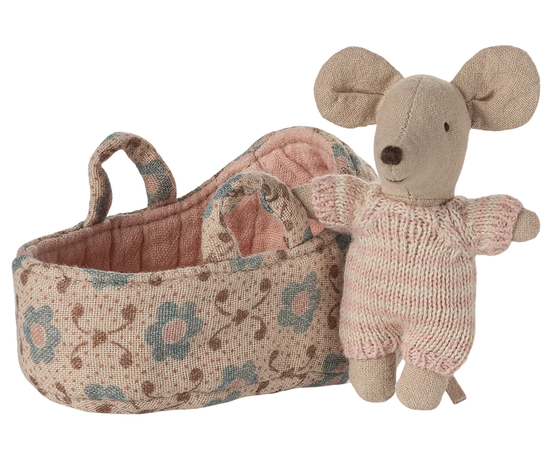 Baby mouse in carry cot - Rose