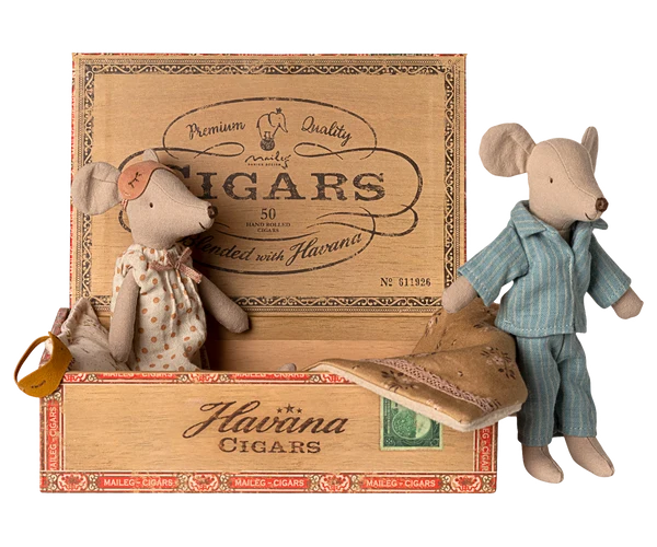 Mum & Dad in Cigarbox