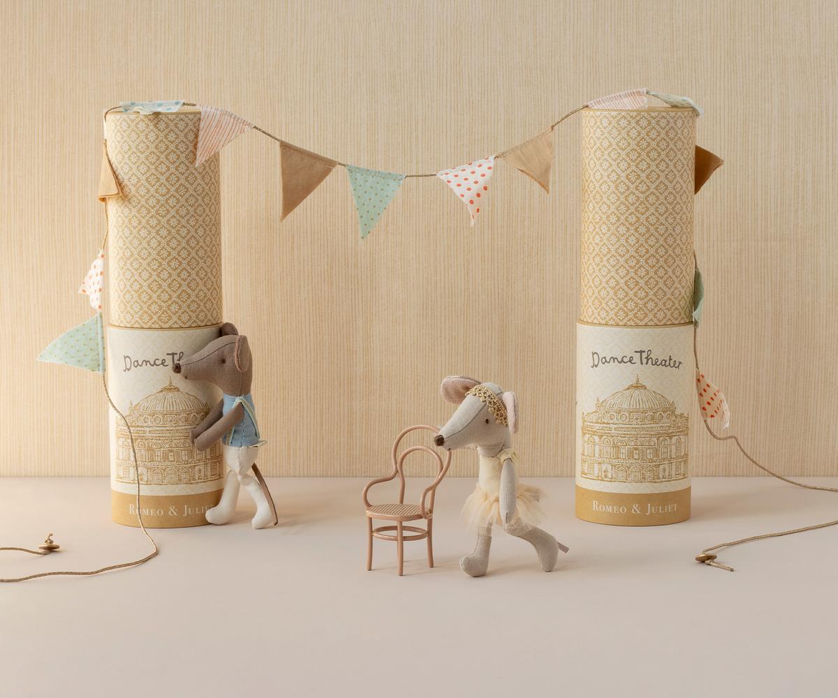 Ballet dancer mouse, Big brother