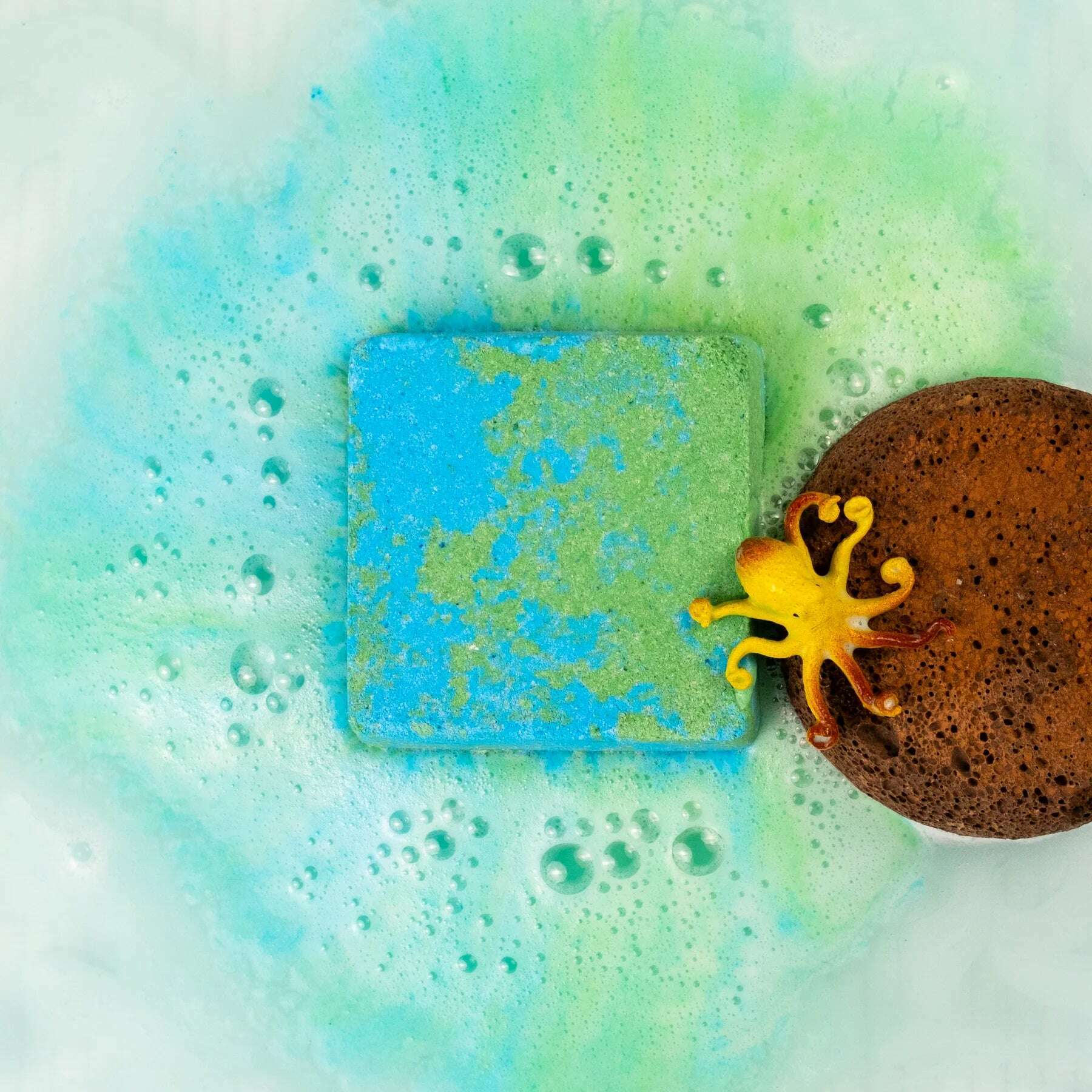 Ocean Explorer Bubble Bath Bomb with Toy