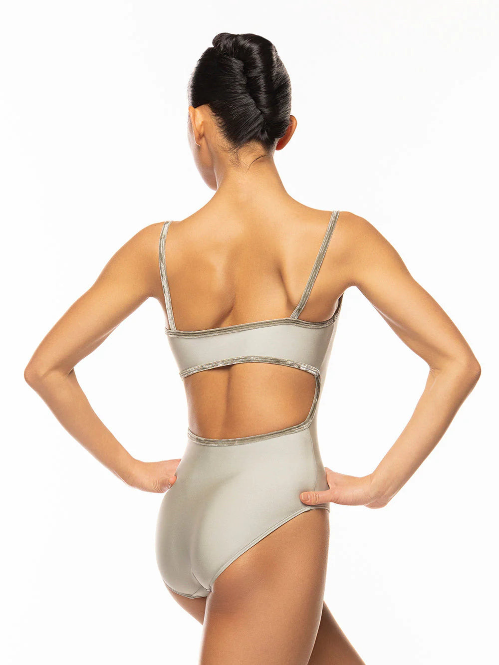 Helena Leotard - Dust