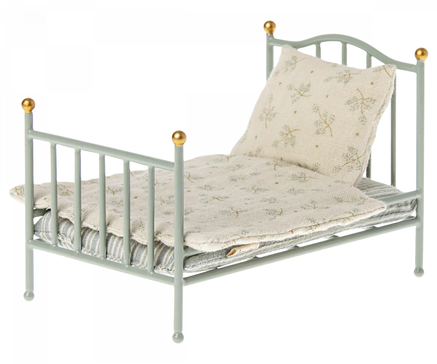 Vintage Bed - Mint